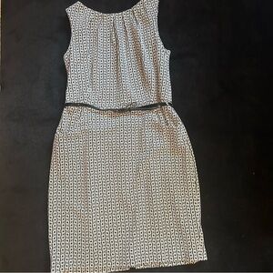 Like New- Chaps Women’s Belted Sheath Dress- Black and White Pattern- Size 16W
